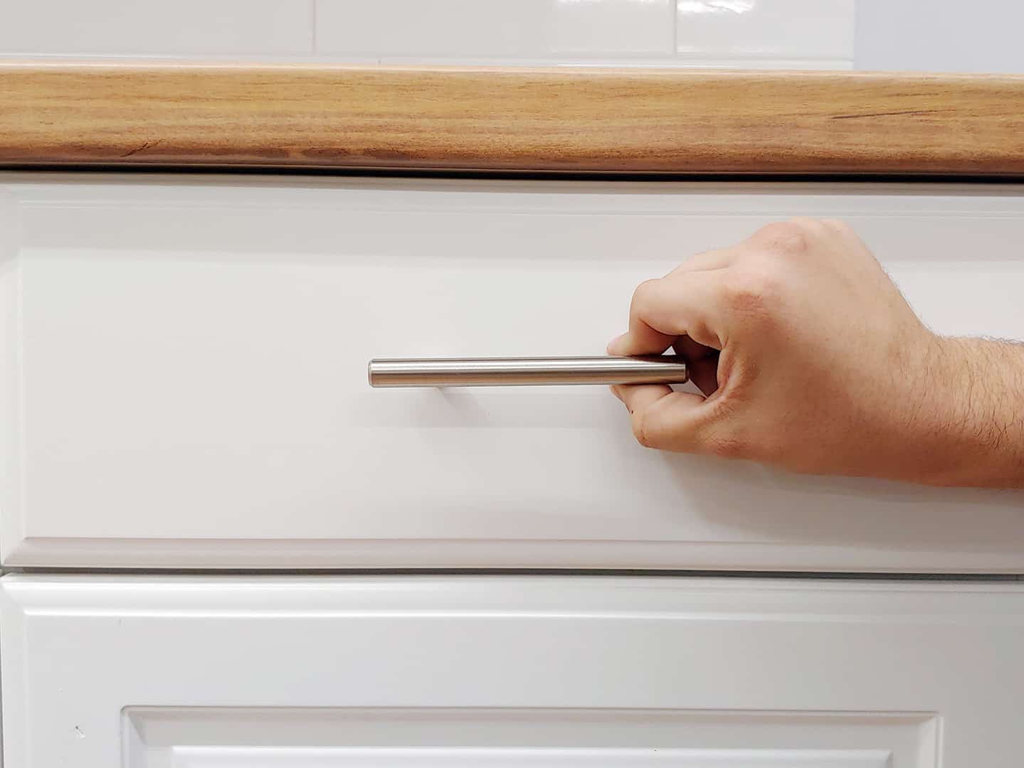handle installation on cabinet drawer with TP-1934 Cabinet Hardware Jig (step 1)