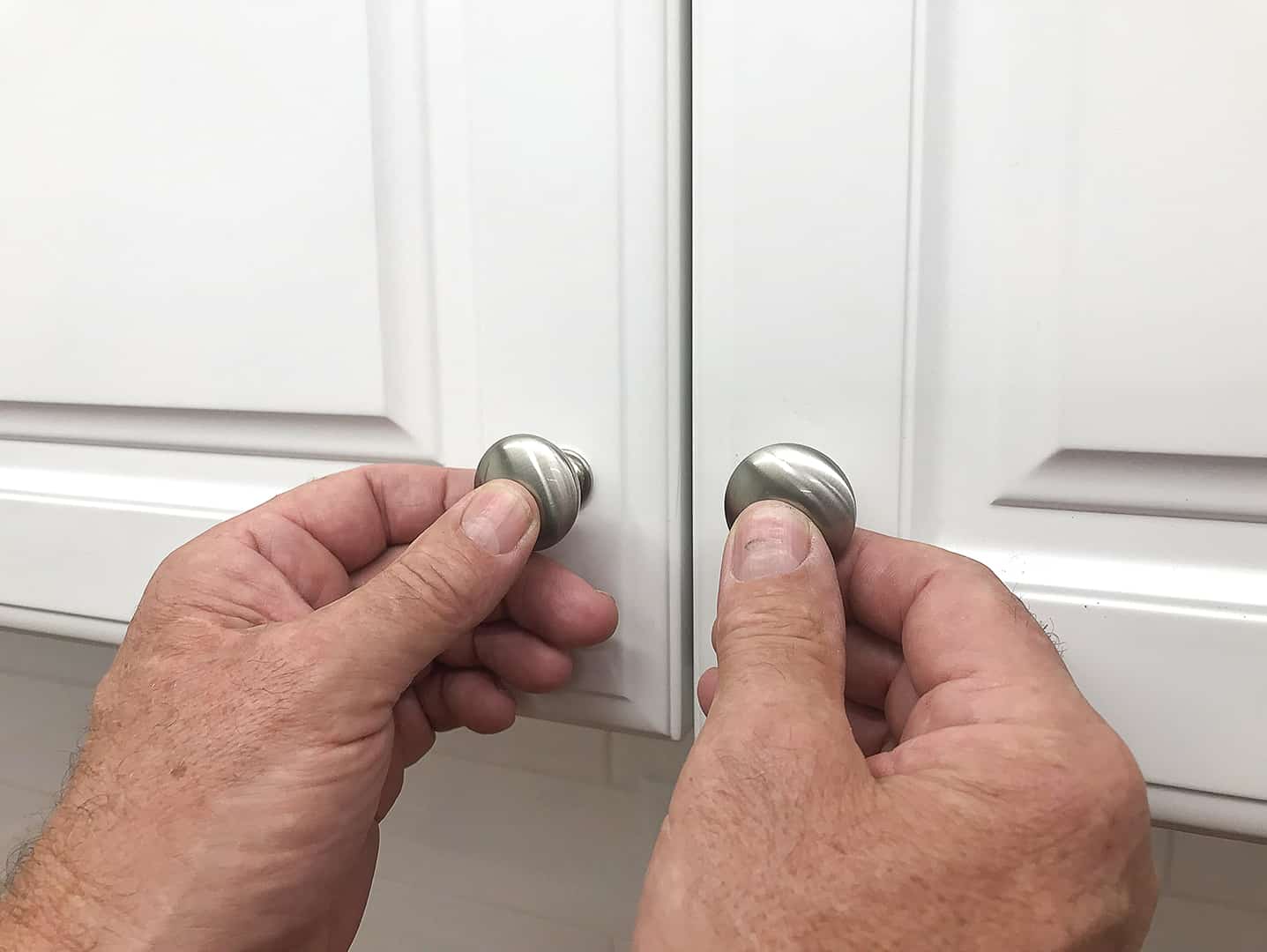knob installation on cabinet door with TP-1934 Cabinet Hardware Jig (step 1)