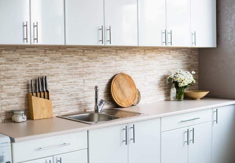 Modern bright kitchen cabinets handle pulls