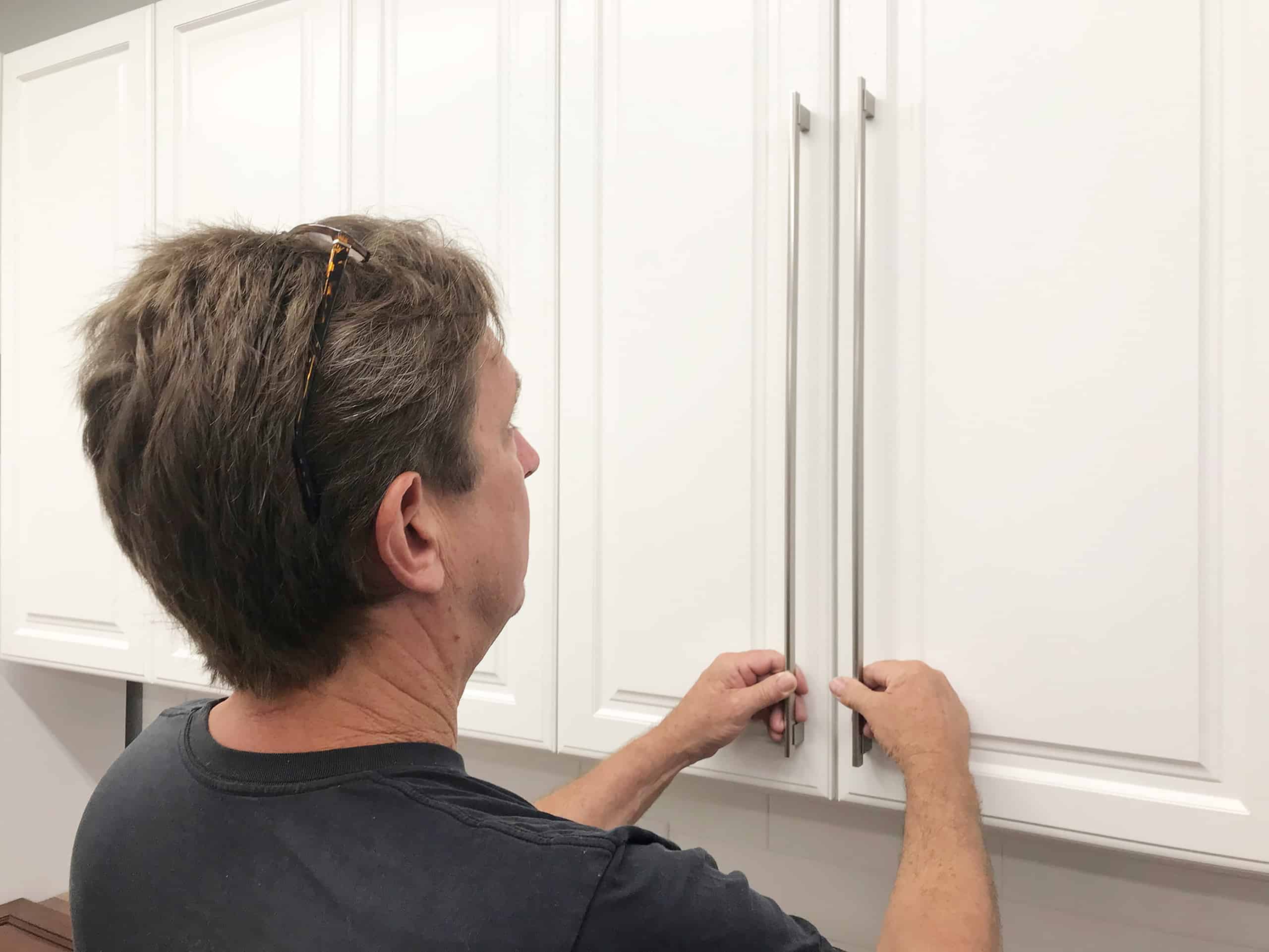 Setting long handle pulls for placement white kitchen cabinet doors